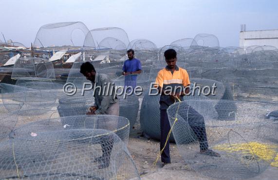 bahrein 08.JPG - Réparation de filets de pêcheBahrein